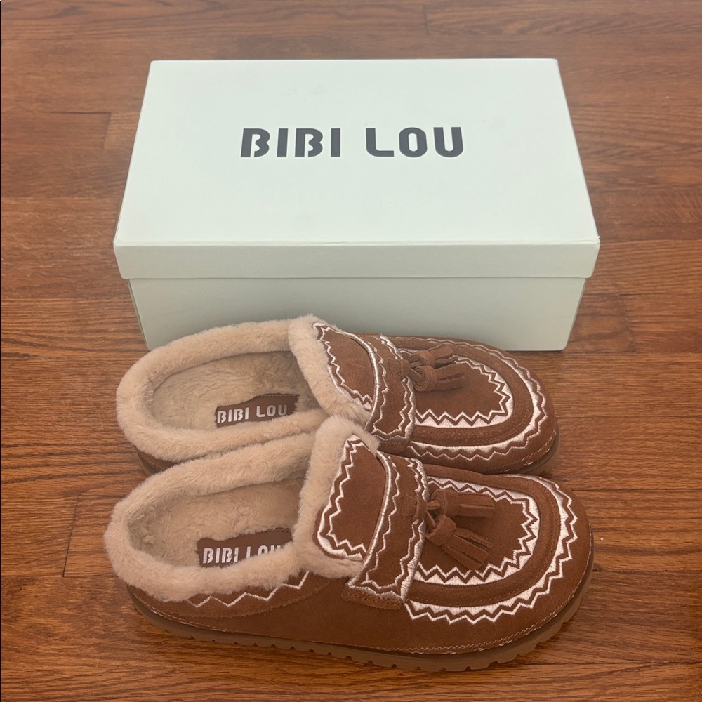 Bibi Lou Moc Contrast Tassel Flats - Picture 4 of 9